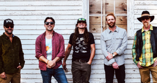 LISTEN: The Mallett Brothers Band Unveils "Dogs and Horses"