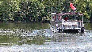 Pontoon Saloon brings Honky-Tonk to Nashville’s Cumberland River