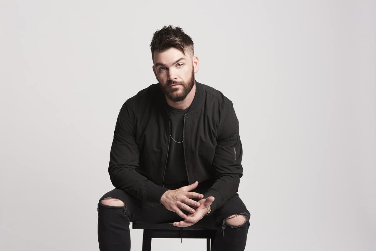 Dylan Scott Announces "Nothing To Do Town" Tour