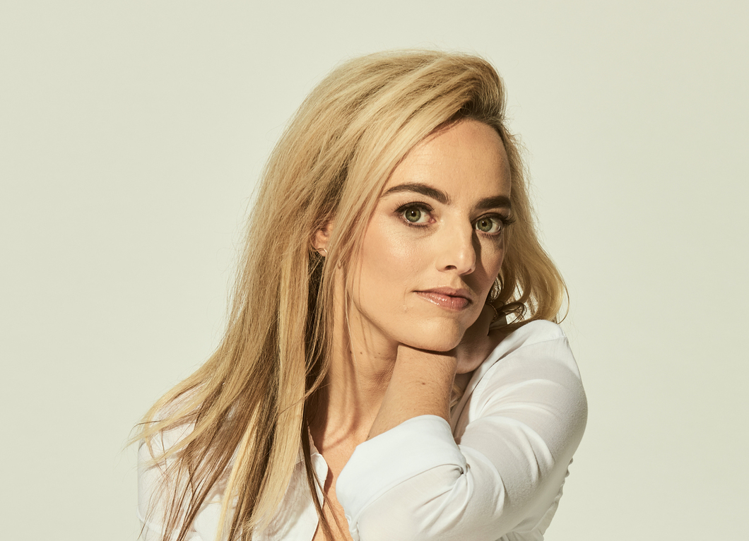 Emma White Calls Out Music Industry In “Ten Year Town”