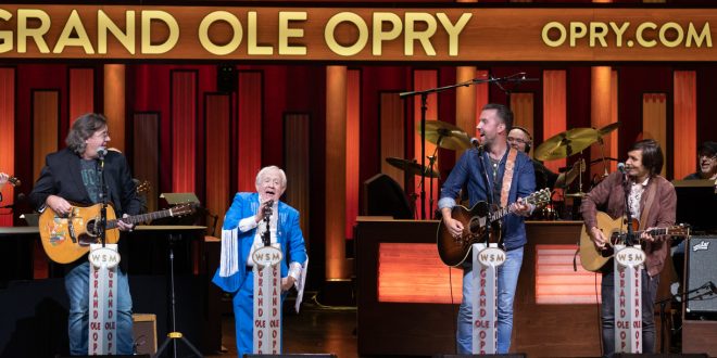 Leslie Jordan Makes Grand Ole Opry Debut