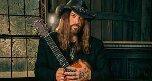 WATCH: Elizabeth Hurley Directs Billy Ray Cyrus' New Video