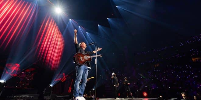 Chris Tomlin Wows Sold-Out Bridgestone Crowd