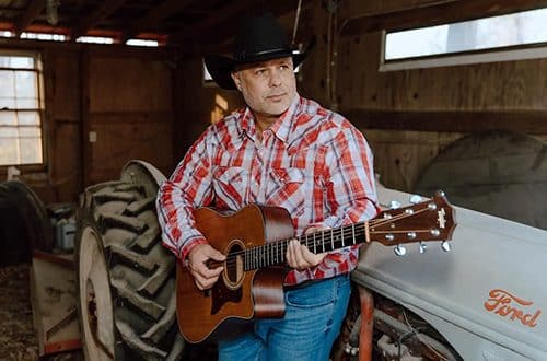 VIDEO PREMIERE: Dave Wilbert, “Live From America