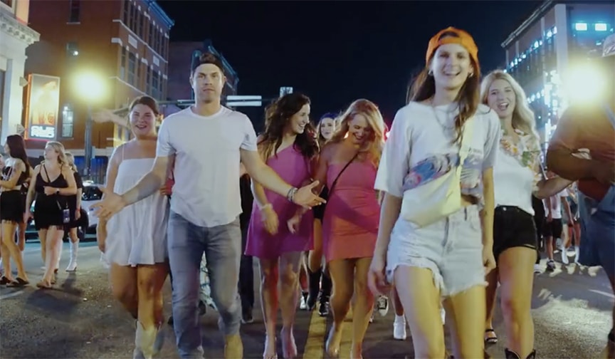 WATCH Dustin Lynch, “Fish In The Sea”