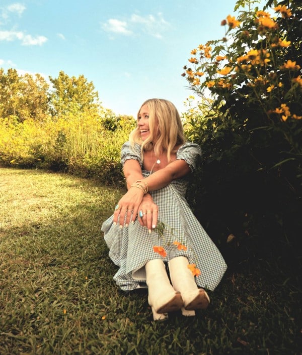 Ellie Holcomb