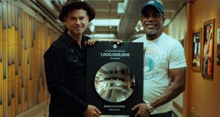 Darius Rucker, Ketch Secor Celebrate "Wagon Wheel" Joining Spotify's Billions Club