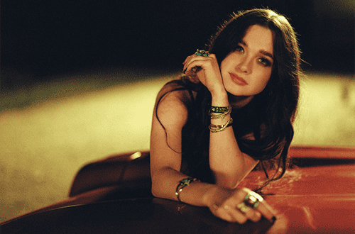 WATCH: Kinsley Announces Debut EP "Learn To Live"