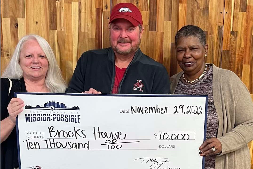 Tracy Lawrence Donates $60,000 To Middle TN Organizations | Nashville.com