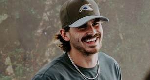 LISTEN: Tucker Wetmore's New Single “Proving Me Right”