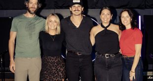 Tucker Wetmore Inspires The Next Generation Of Artists In East Nashville