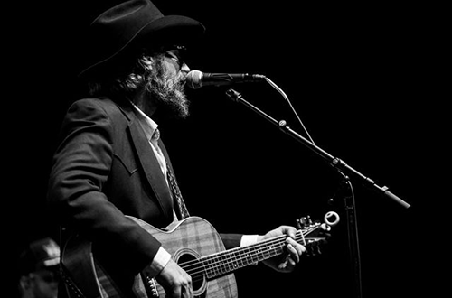 Ward Davis Unveils Deeply Personal New Album "Here I Am"