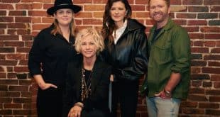 Shelby Lynne Signs With Monument Records